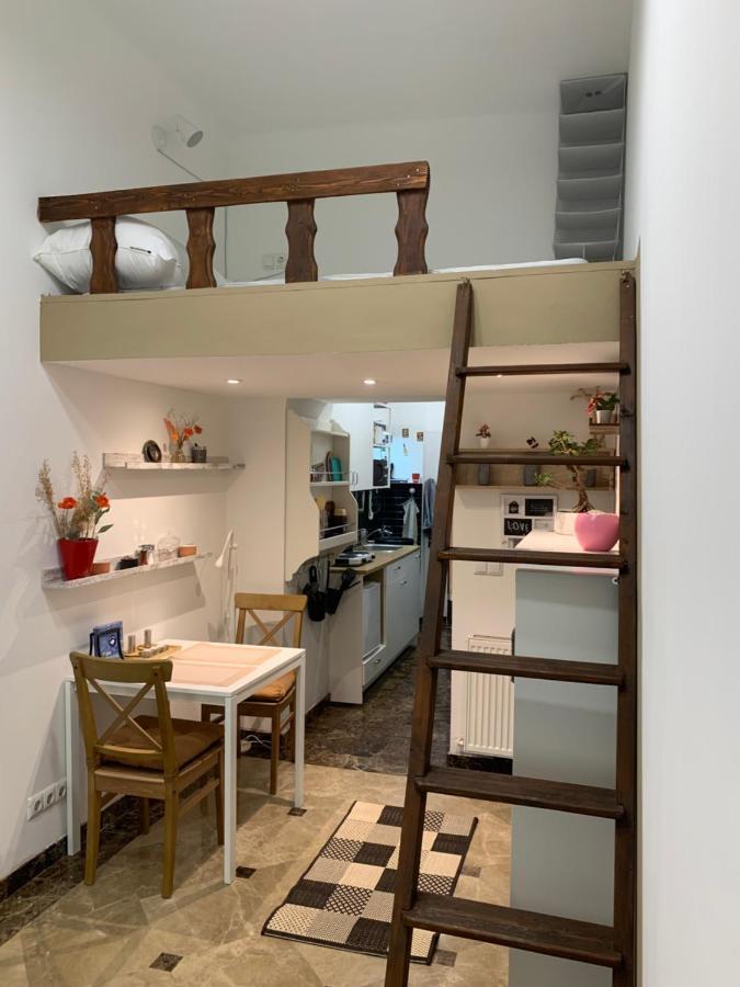 Apartament As Small As Caravans